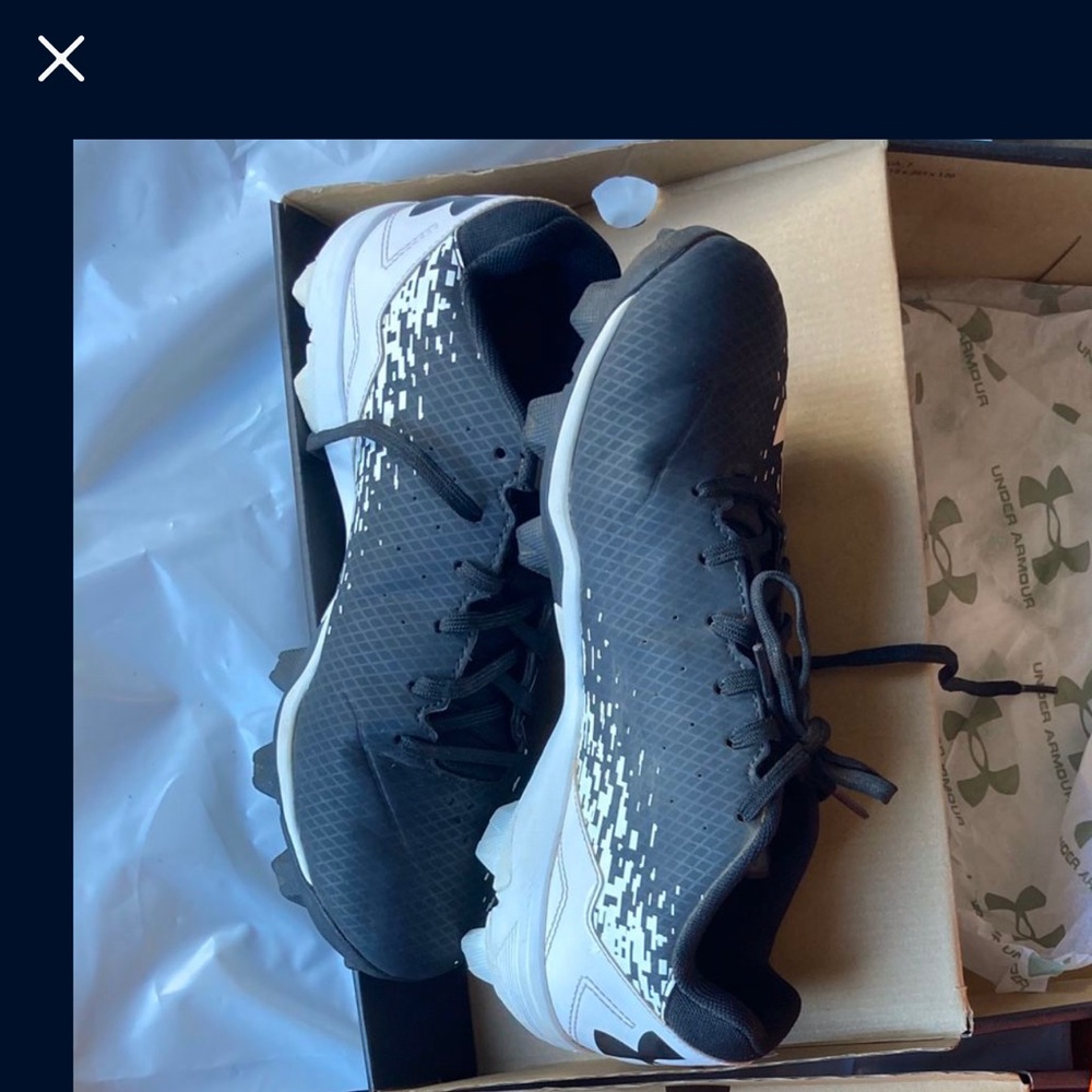 Baseball cleats - Picture 2 of 2